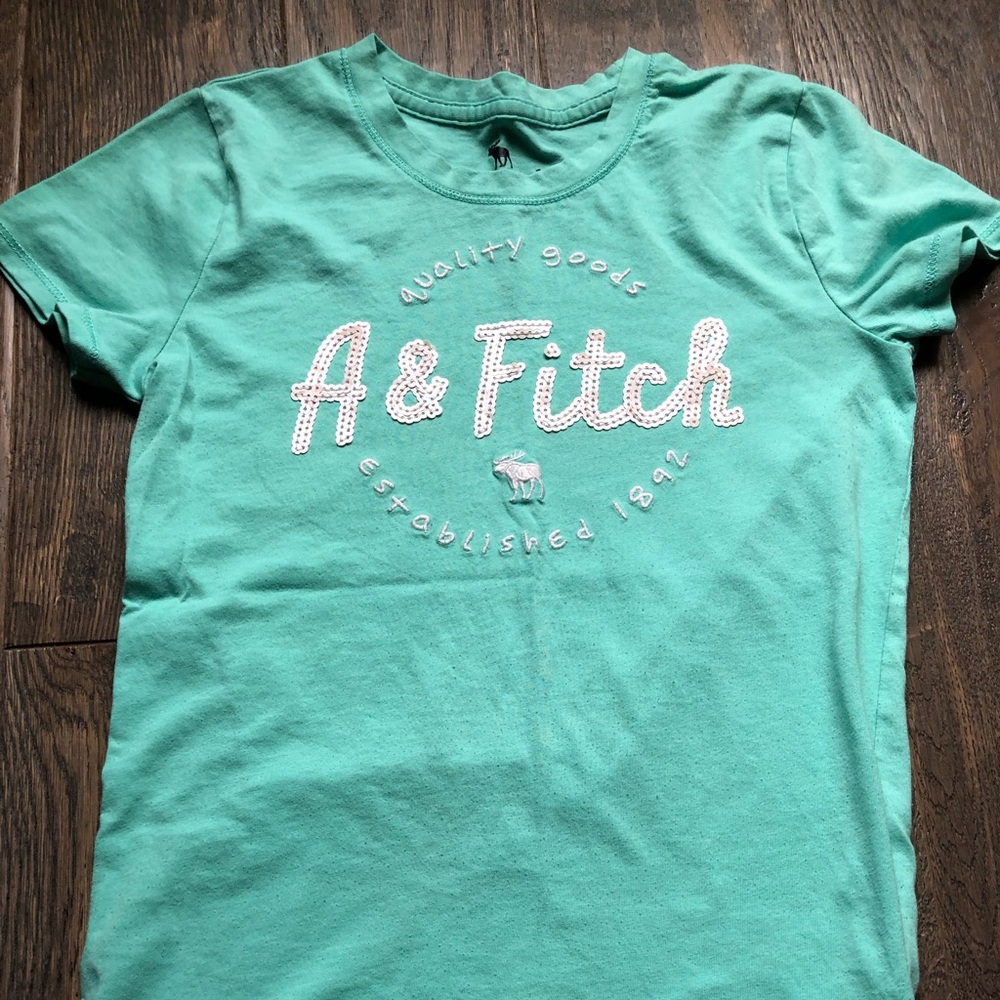 Girls short sleeve tee.
